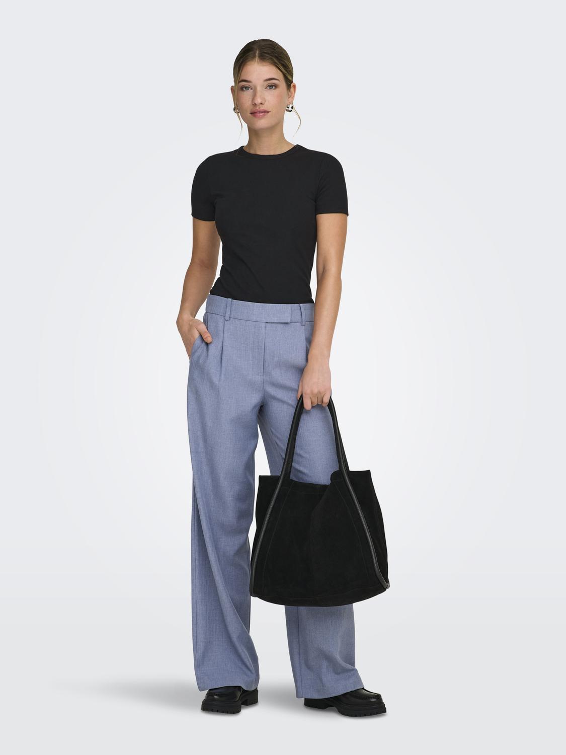 model_shot-front_full